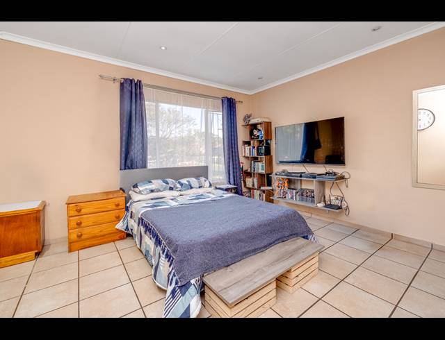 2 BEDROOM TOWNHOUSE FOR SALE IN ALLEN'S NEK